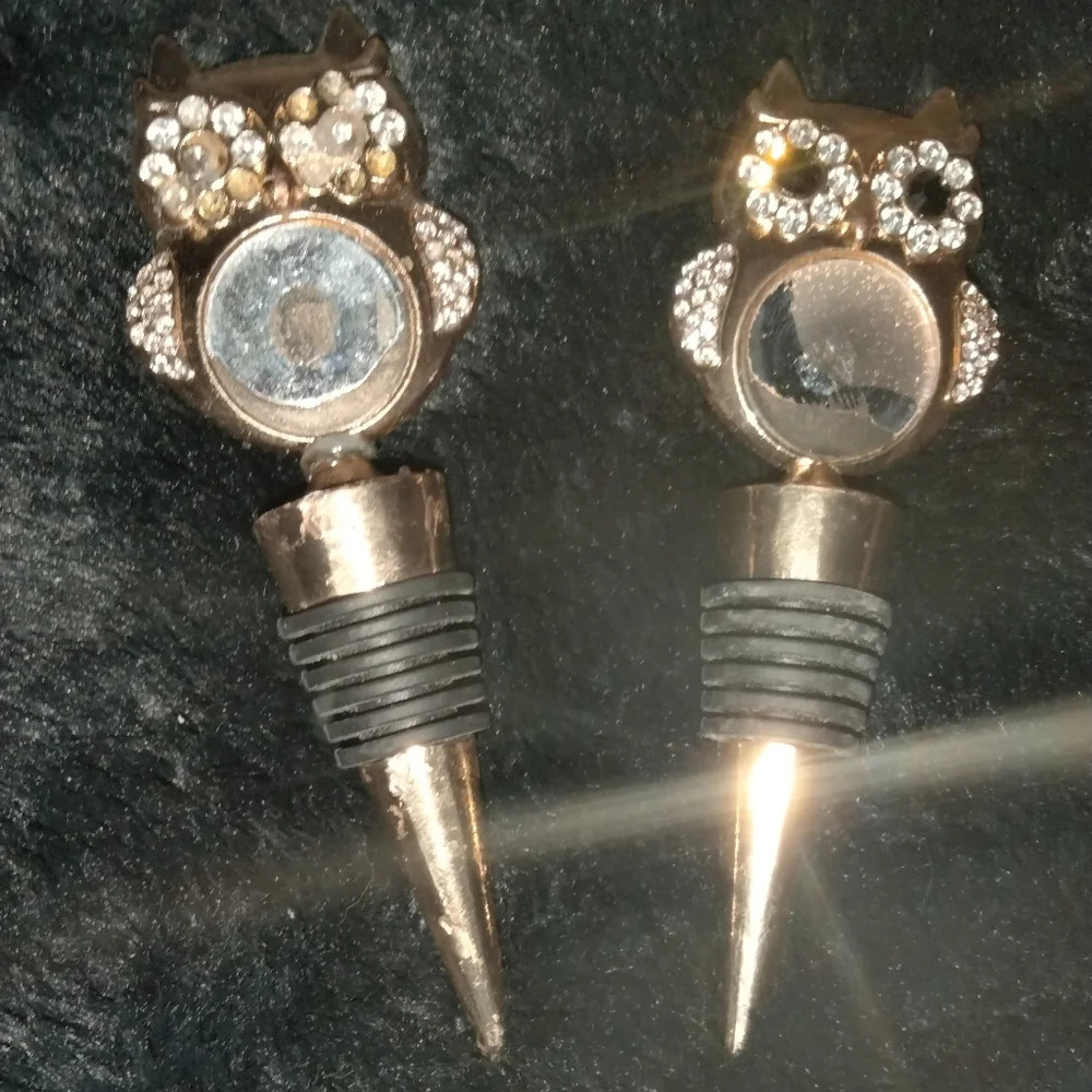 ×2 Modern Expressions Wine Stoppers-Silver/Black Owl Design